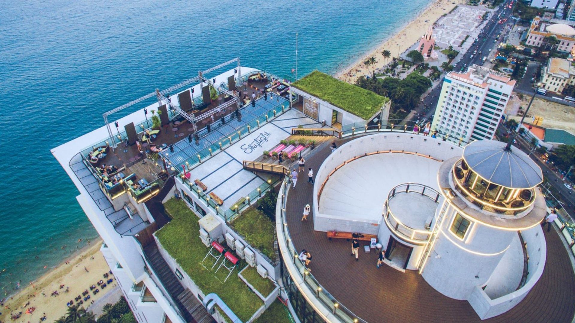 skylight-rooftop-skydeck-nha-trang-beach-hero- Featured