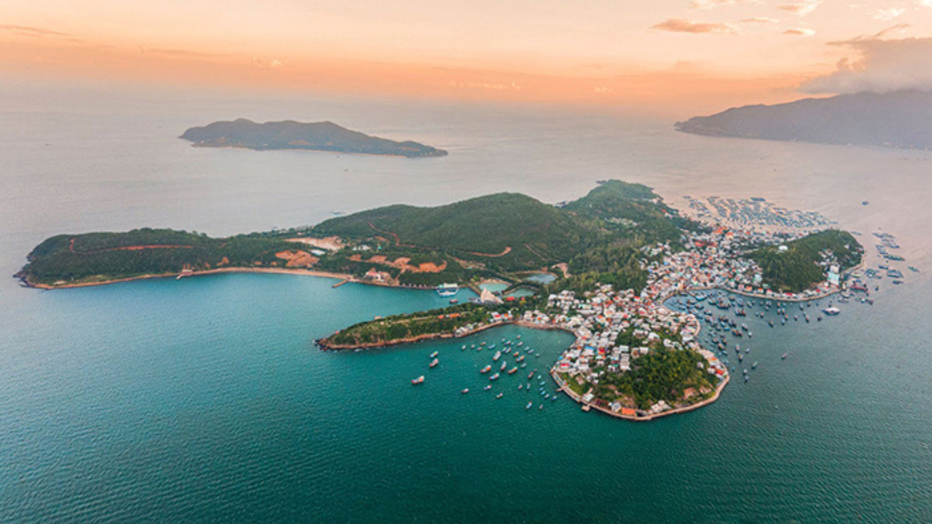 Authentic Island Life in Nha Trang Vietnam (1)