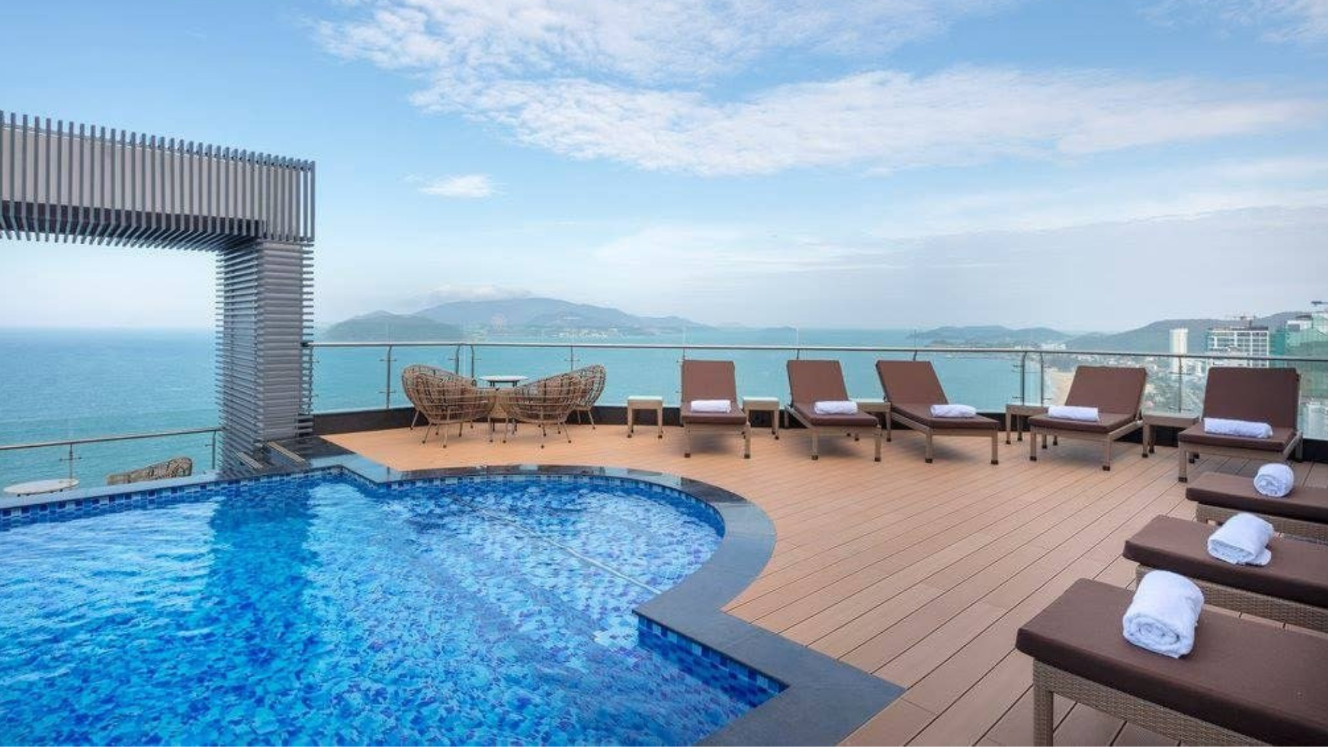 Asteria Comodo Nha Trang Hotel with Infinity Pool (1)